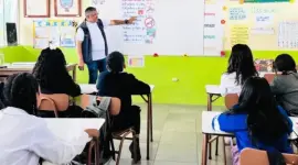El Ministerio de Educación anunció que abrió más vacantes para docentes en Ecuador con el objetivo de mejorar la calidad educativa de los estudiantes.
