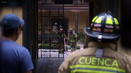 Bomberos Cuenca atendieron un conato de incendio en el edificio de la curia de Cuenca.