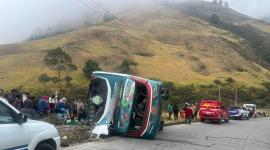 El volcamiento de un bus de la cooperativa Macas, se volcó este jueves 19 de septiembre del 2025.