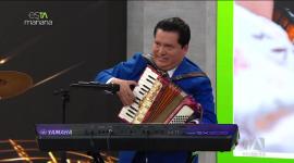 Paco Godoy musico y compositior pone a bailar al set de esTAmañana con música autentica ecuatorina.