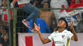 Michael Estrada celebra su gol ante Sao Paulo, en el partido de cuartos de final de la Copa Libertadores de América. El cuadro albo lleva una ventaja de 2-0 para el juego de vuelta.