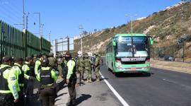 Policía y militares acudieron a la Panamericana Norte E35, en San Miguel del Común, para habilitar la vía tras manifestaciones.