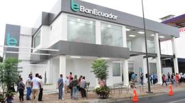 Las agencias de BanEcuador han recibido gran cantidad de personas interesadas en recibir el Bono Raíces.