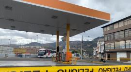 Las gasolineras de Ibarra amaneciaron cerradas por falta de combustible.