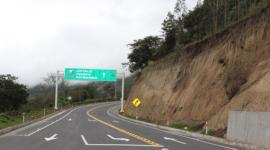 Las vías en Ecuador mantienen cierres viales por el paro nacional convocado por la Conaie.