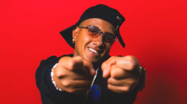 Jombriel lanza su primer álbum con colaboraciones únicas.