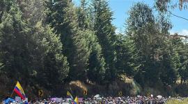Ciudadanos se movilizan en Otavalo en el sexto día de paro nacional. Sábado 27 de septiembre del 2025.