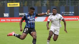 Independiente del Valle (azul y negro) es el gran candidato para lograr la corona del Campeonato Nacional.