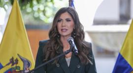 Kristi Noem visitará Ecuador para definir ubicación de bases militares.