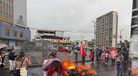 Una protesta comenzó en los exteriores de la Universidad Central de Quito este lunes 29 de septiembre del 2025.