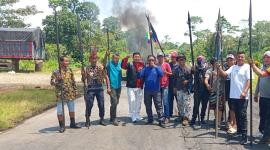 Protestas en el km 12 de la vía Lago Agrio - Coca, en Sucumbíos