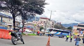 La av. Mariscal Sucre se cerró por una hora, mientras las autoridades realizaban el levantamiento del cuerpo.