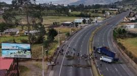 Las vías de Ecuador continúan cerradas en medio del paro nacional contra la eliminación del subsidio al diésel.
