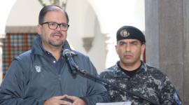 El ministro del Interior, John Reimberg, en una rueda de prensa en el Palacio de Carondelet.