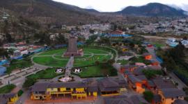 La Mitad del Mundo atrae a miles de turistas en Ecuador