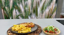 Este lunes 6 de octubre del 2025 preparamos milanesa a la napolitana, junto al chef Felipe Campana.