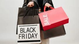 Las personas suelen aprovechar las ofertas de Black Friday para realizar sus compras navideñas.