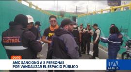 Ocho personas fueron sancionadas por vandalizar el espacio público en Quito. La Agencia Metropolitana de Control exhorta a la ciudadanía a denunciar estos actos a través del ECU 911, por afectar la imagen de la ciudad.
Un reportaje de Nathalie Jiménez