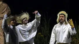 Benito Martínez, conocido artísticamente como Bad Bunny, es un cantante, compositor y productor discográfico puertorriqueño.