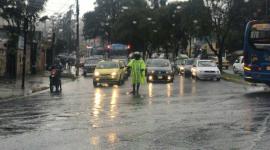 Las fuertes lluvias ocasionaron cortes de energía en varios sectores de la ciudad.