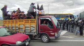 Comunidades de Toacazo intentaron llegar a Latacunga, pero militares y policías impidieron el paso, el martes 7 de octubre del 2025.