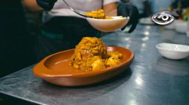 En las fiestas del Puerto Principal, la cocina se luce con recetas llenas de tradición y sabor. Desde caldos caseros hasta menestras y secos, pasando por los mercados y huecas que ofrecen platos que cuentan historias y conquistan paladares.