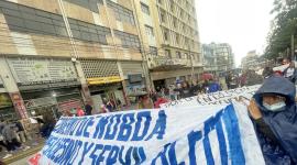 Decenas de personas marcharon en Quito en contra del gobierno de Daniel Noboa.