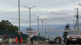 Se mantienen cierres viales en Ecuador por el paro convocado por la Conaie.