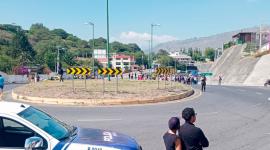 El redondel de Guayllabamba se encuentra cerrado este lunes 13 de octubre del 2025.