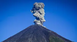 El volcán Reventador está en proceso eruptivo en Ecuador.