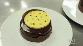 Un ecuatoriano también se destacó en el ámbito gastronómico internacional, Steven Gaviño, maestro chocolatero de 26 años, fue reconocido como creador de la segunda mejor tarta del mundo en el Premio Internacional de Alta Pastelería Paco Torreblanca.

Un reportaje de Mishell Villacís