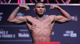 El ecuatoriano Michael Morales en el pesaje oficial de la UFC previo a su pelea.