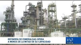 La Refinería de Esmeraldas sigue operando a menos de la mitad de su capacidad, y en el mejor de los casos podría llegar al 80% de su producción. Un reciente informe de Petroecuador revela una de las peores crisis del sector energético en los últimos años, con indicadores a la baja.
Un reportaje de Fausto Yépez