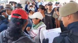 Representantes del sector indígena llegaron al hotel Yamor, en Otavalo para participar en una mesa de diálogo.