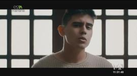 El cantante ecuatoriano Jake Solms nos muestra cómo mezcla ritmos de los 80 con sonidos modernos para crear un estilo único y auténtico.