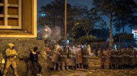 Integrantes de la Policía de Perú se enfrentaron a manifestantes en Lima, Perú, el miércoles 15 de octubre del 2025.