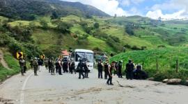 La Policía Nacional trabaja en la apertura de vías en el país.