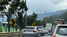 Un choque en la autopista General Rumiñahui ocasionó cierre de carriles y fuerte congestión.