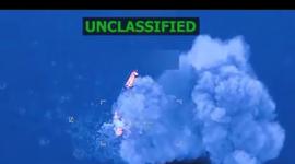 Captura de pantalla de un video que muestra un ataque contra una embarcación en aguas del océano Atlántico.