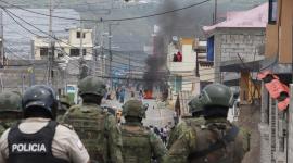 Fuertes enfrentamientos entre manifestantes, la Policía y el Ejército en el sector de San Miguel del Común, en la Panamericana Norte. Fotos:API /Rolando Enríquez