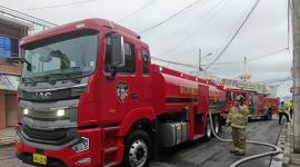 El Cuerpo de Bomberos de Machala atendió un voraz incendio este lunes.