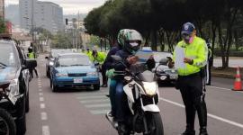 Los vehículos y motocicletas tienen restricción vehicular en dos horarios en Quito