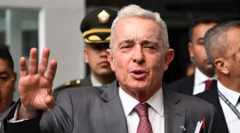 Álvaro Uribe fue absuelto de los delitos de soborno y fraude procesal.
