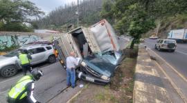 Dos vehículos estuvieron involucrados en un siniestro de tránsito en la av. Simón Bolívar, este martes 21 de octubre del 2025