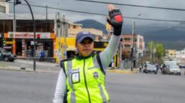 Agentes de tránsito controlarán vehículos mal estacionados.