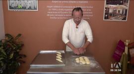 El inmigrante alemán Jürgen Spelier encontró en el Ecuador su inspiración para crear un nuevo hogar. Hoy, con su cafetería artesanal, promueve una vida simple, natural y sin condimentos, donde el sabor auténtico nace de lo esencial.