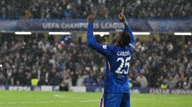 Moisés Caicedo celebra su primer gol en Champions League ante Ajax. Ocurrió el miércoles 22 de octubre del 2025.