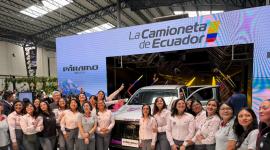 Equipo de 26 mujeres que está encargado en el ensamblaje de las camionetas Páramo y Pacífico.