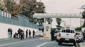 La Policía Nacional realizó un procedimiento en la garita de salida del aeropuerto José Joaquín de Olmedo
