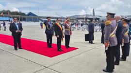 Daniel Noboa agradeció a la Fuerza Aérea Ecuatoriana en la ceremonia en Quito